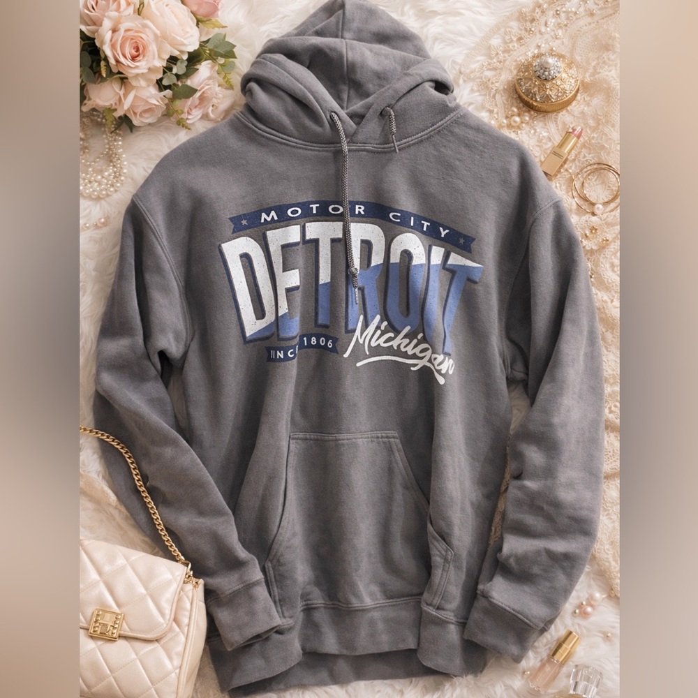 Gildan | Detroit Michigan Motor City Graphic Hoodie Sweatshirt | Size Small - Picture 2 of 6